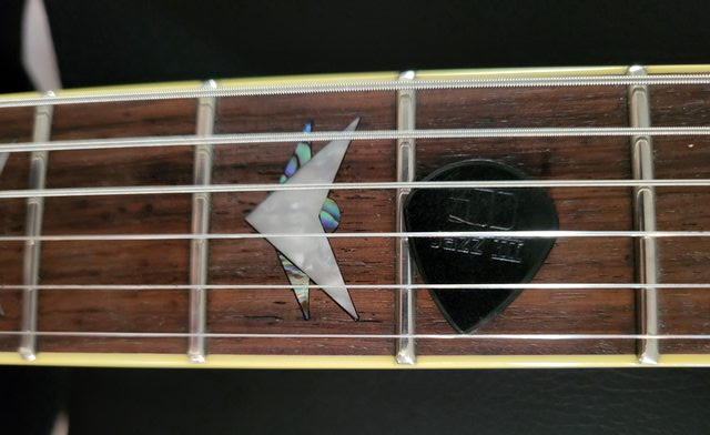 My Tips on How to Restring a Guitar Correctly