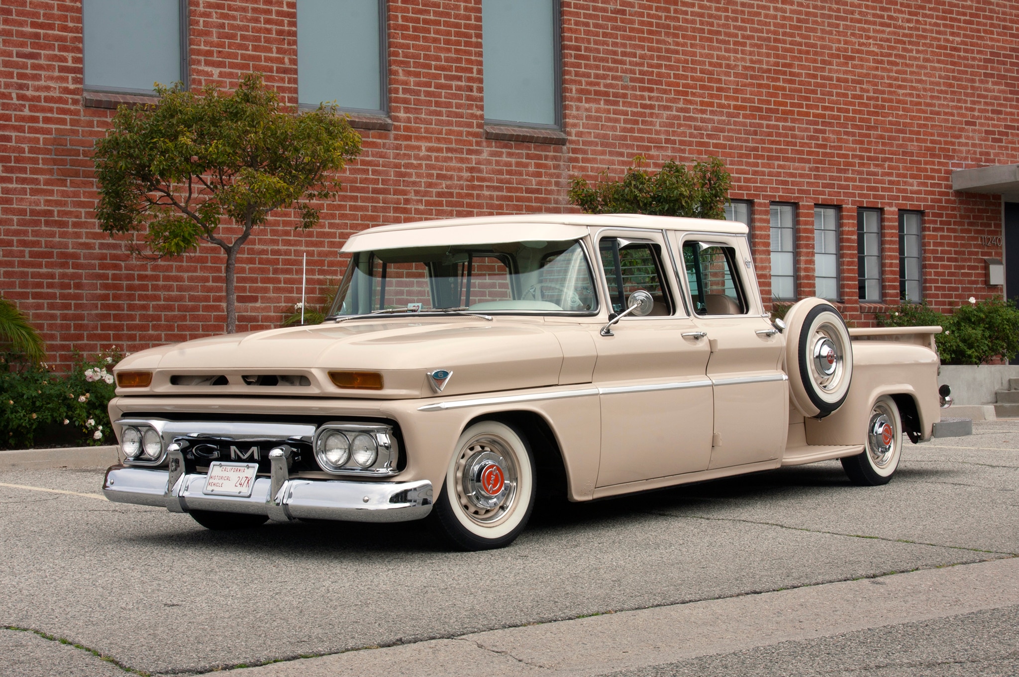 1962-gmc-crew-cab-truck-front-three-quarter3.jpg