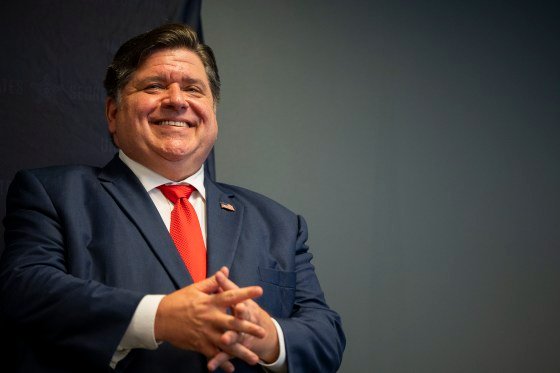 251016-Pritzker-mb-1438-bb8734.jpg