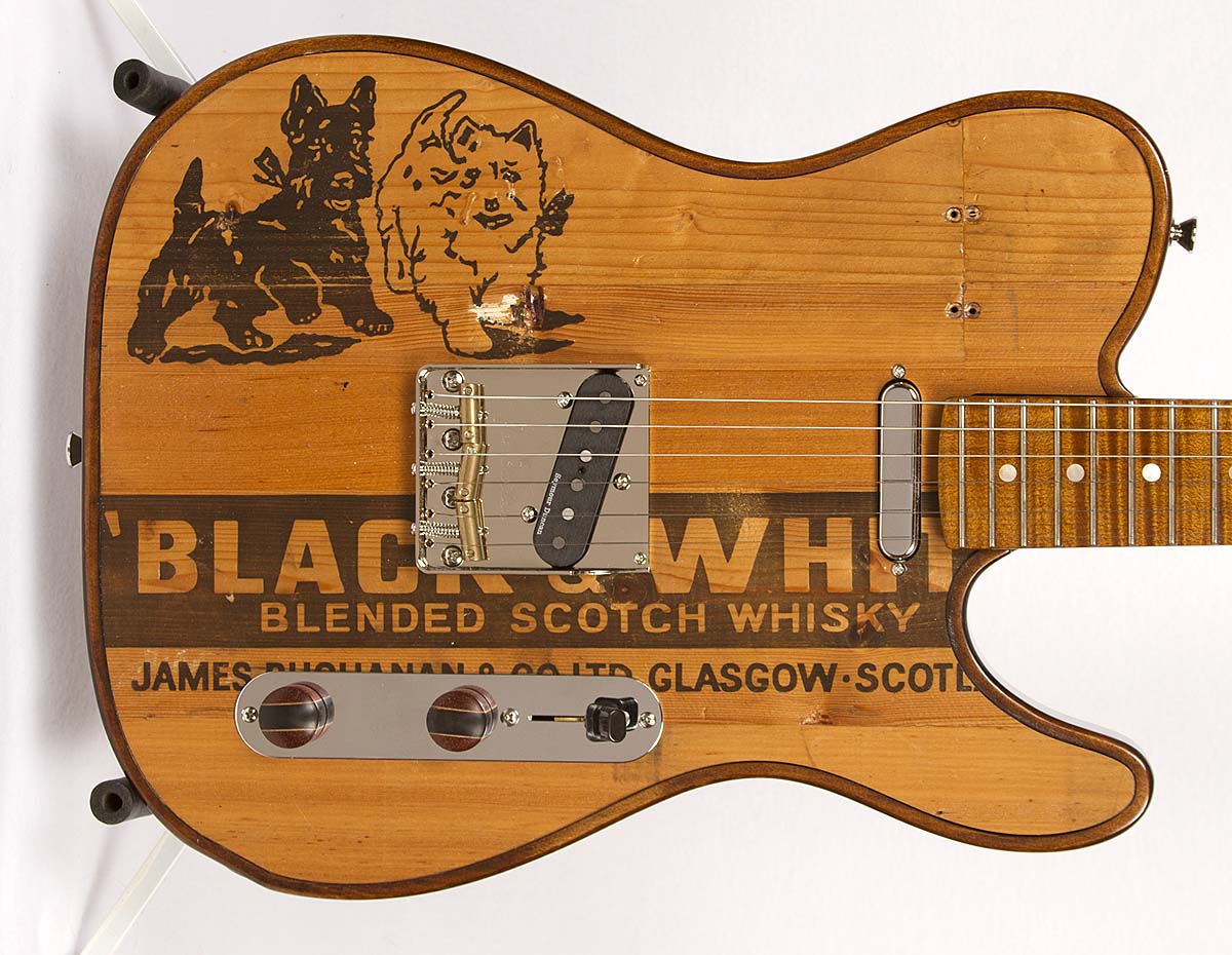 800367-Maverick-Pro-Vintage-Wood-Black-White-1.jpg