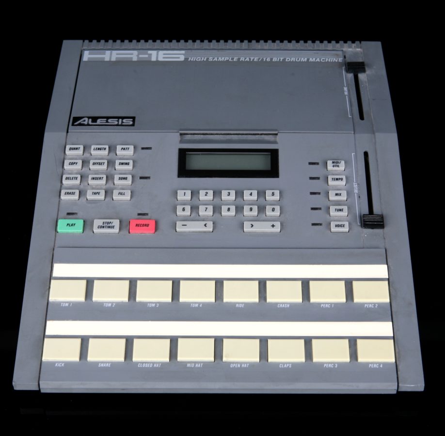 alesis-hr16-1b-918x900-286771086.jpg
