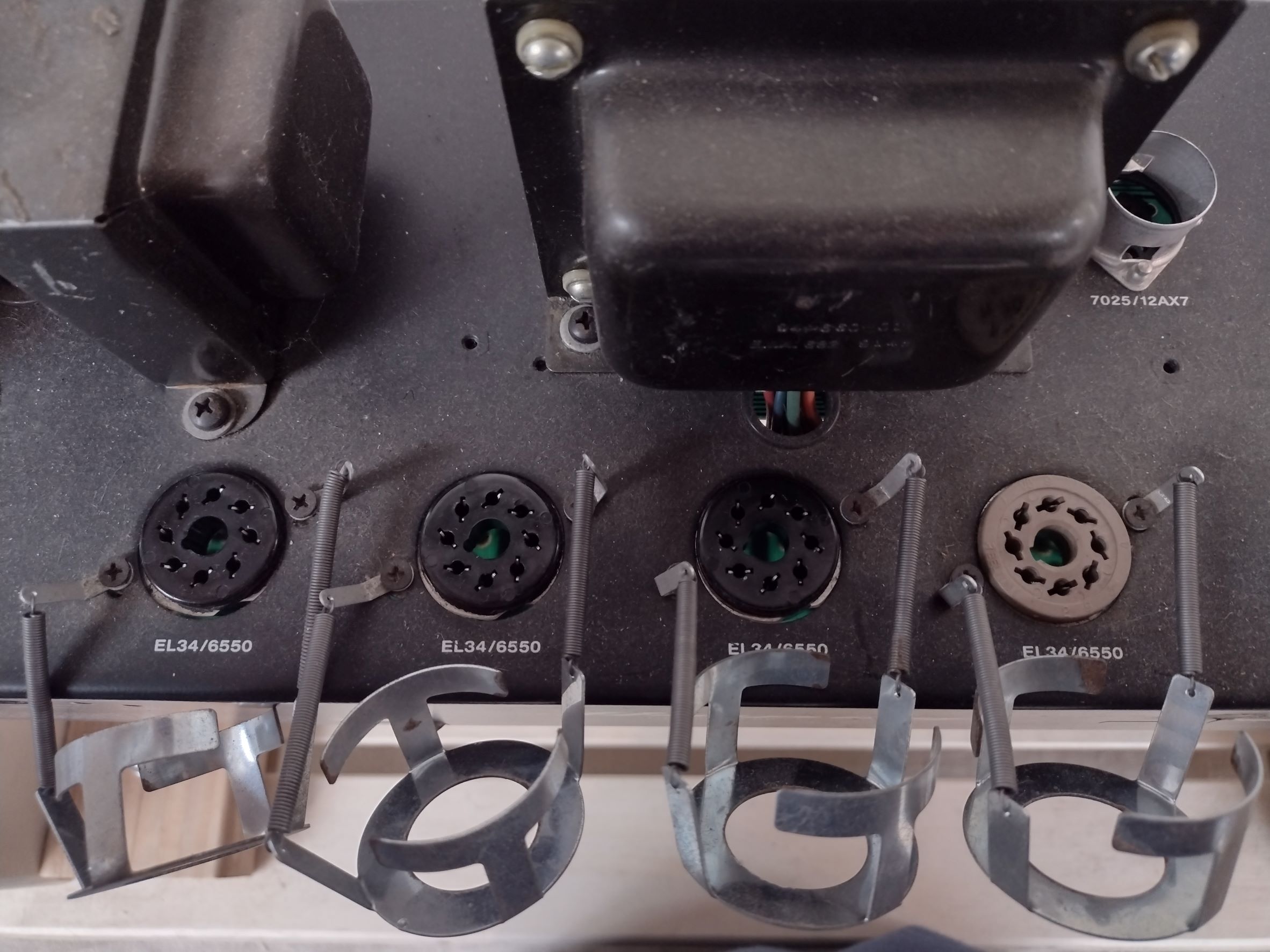 Ampeg VL1002 Replaced socket.jpg