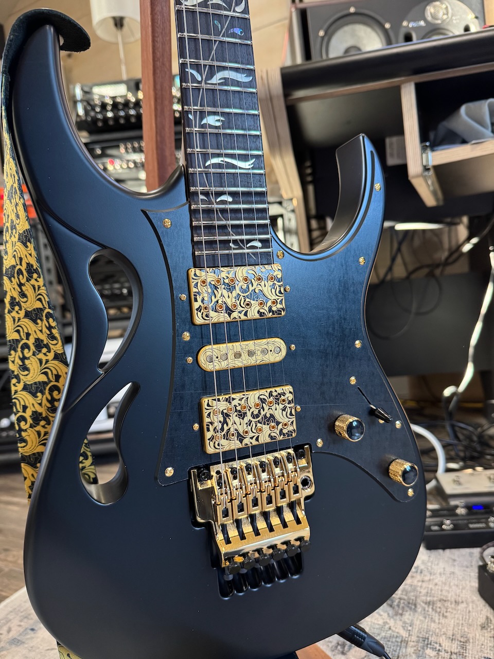 Ibanez PIA Black - 4.jpeg