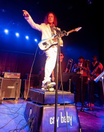 Kirk-Hammett-on-Wah-Pedal.jpeg