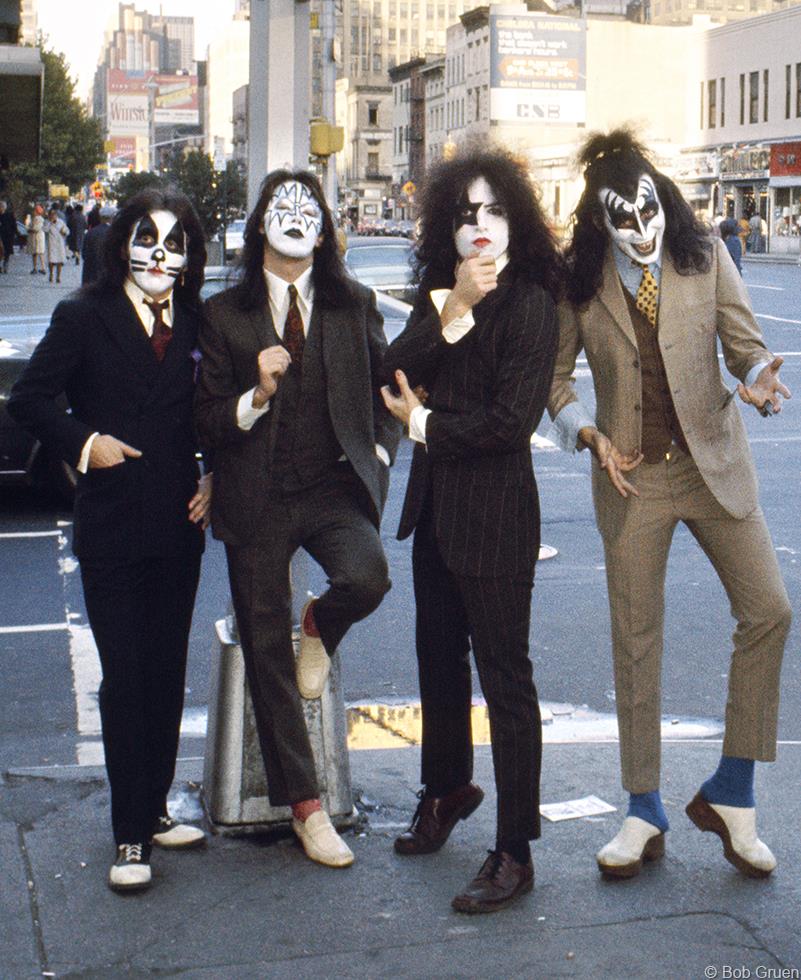 kiss dressed to kill session photo bob gruen.jpg