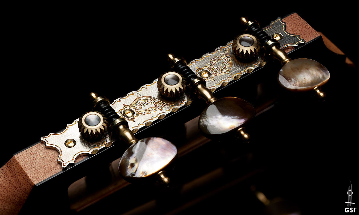 Kris-Barnett-classical-guitar-2005-cedar-ebony-machine-heads-HA1A8258.jpg