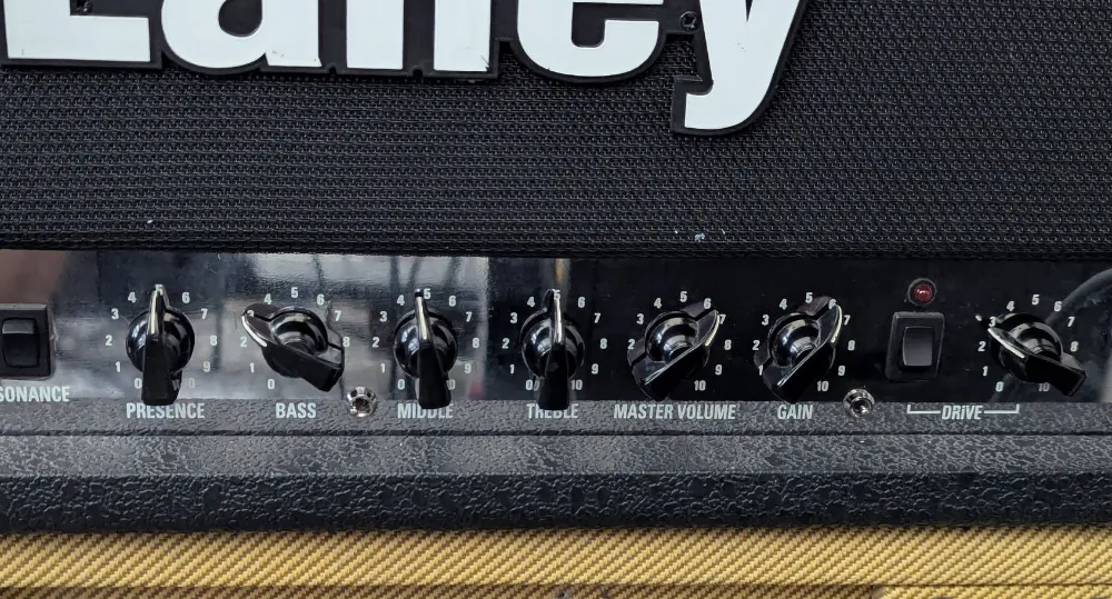 laney09-switches2.webp