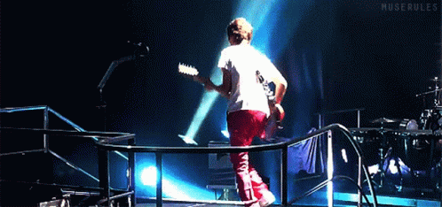 matt-bellamy-guitar.gif