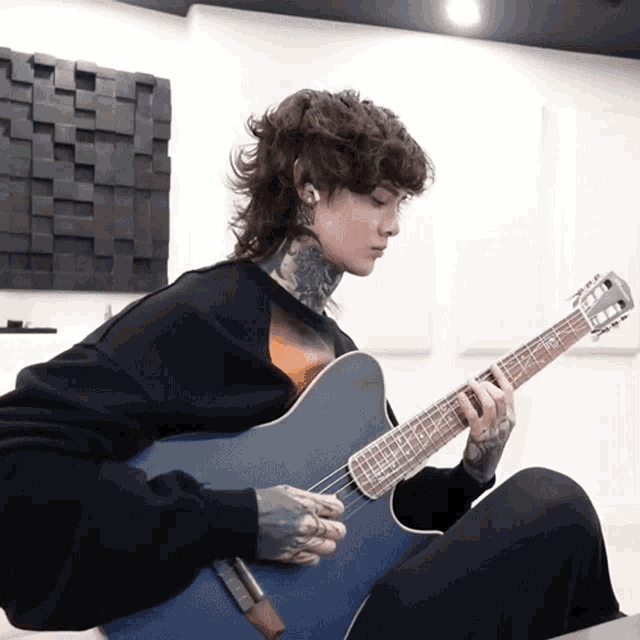 playing-electric-guitar-tim-henson.gif