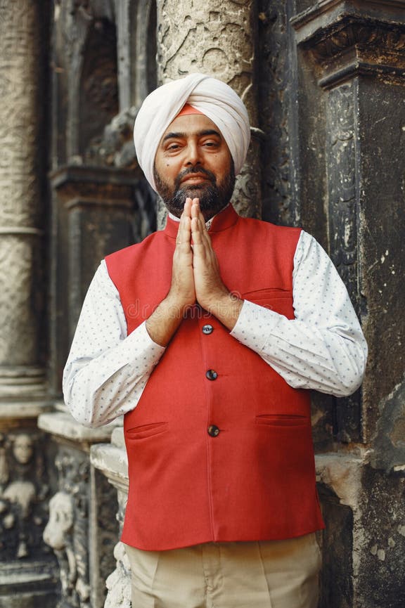 portrait-indian-sikh-man-turban-bushy-beard-city-male-traditional-hinduist-summer-274817382.jpg