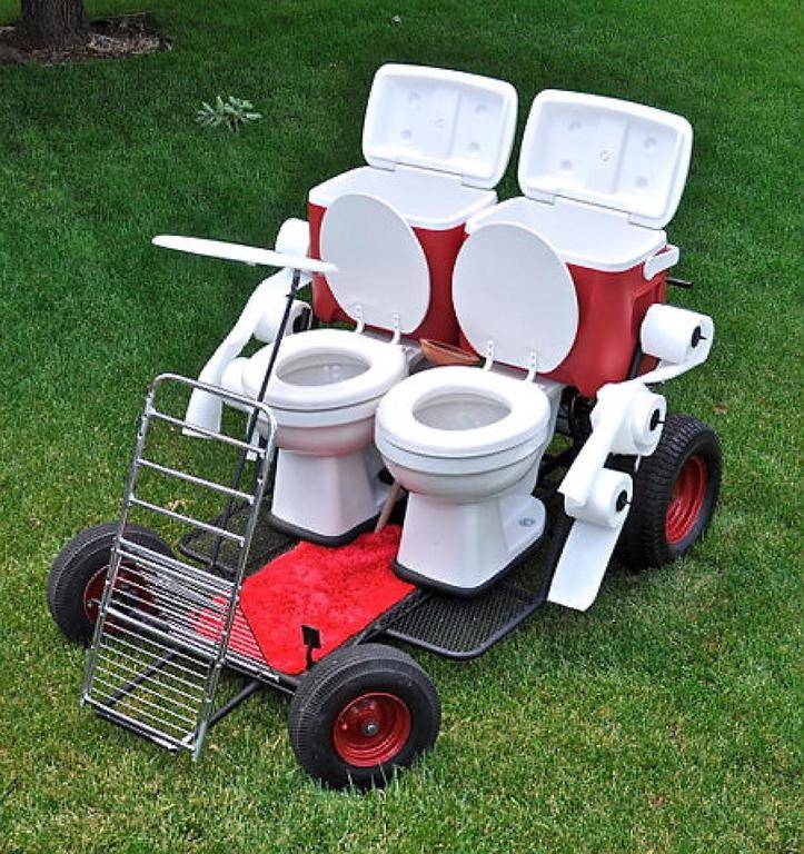 toilet-car-jpg-2011944176.364796.jpeg