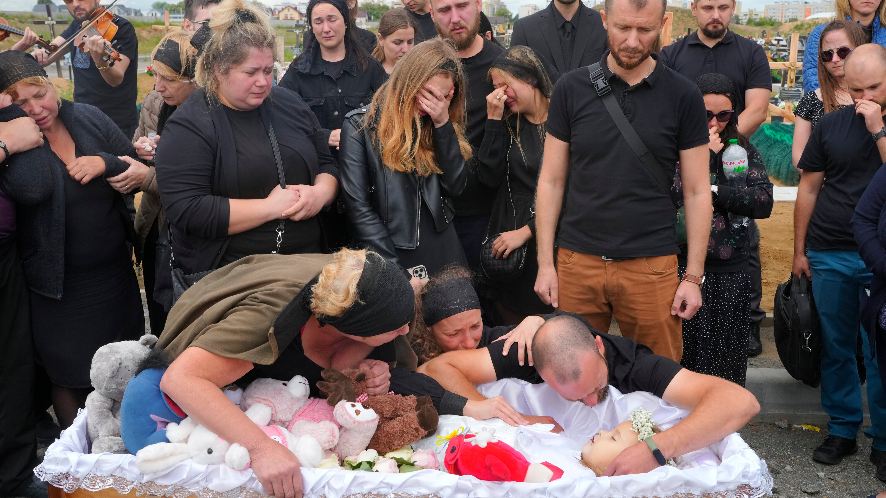 ukraine liza funeral.jpg