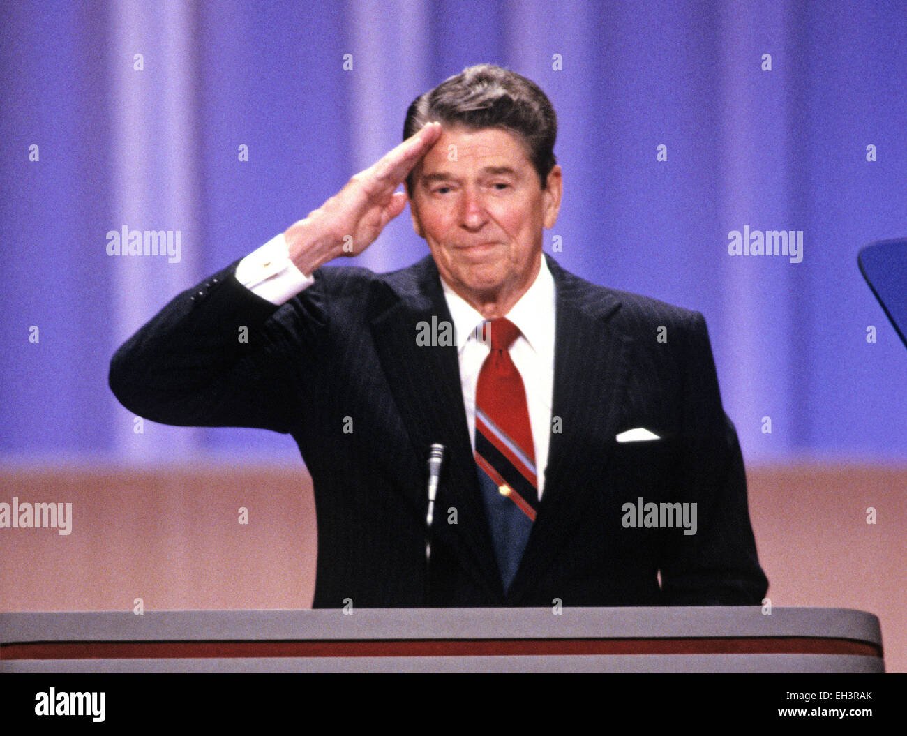 united-states-president-ronald-reagan-offers-a-military-salute-to-EH3RAK.jpg