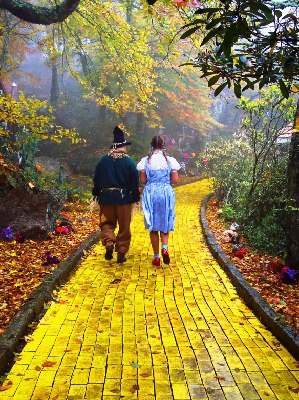 yellow-brick-road-elton-john-mc3a1gico-de-oz.webp