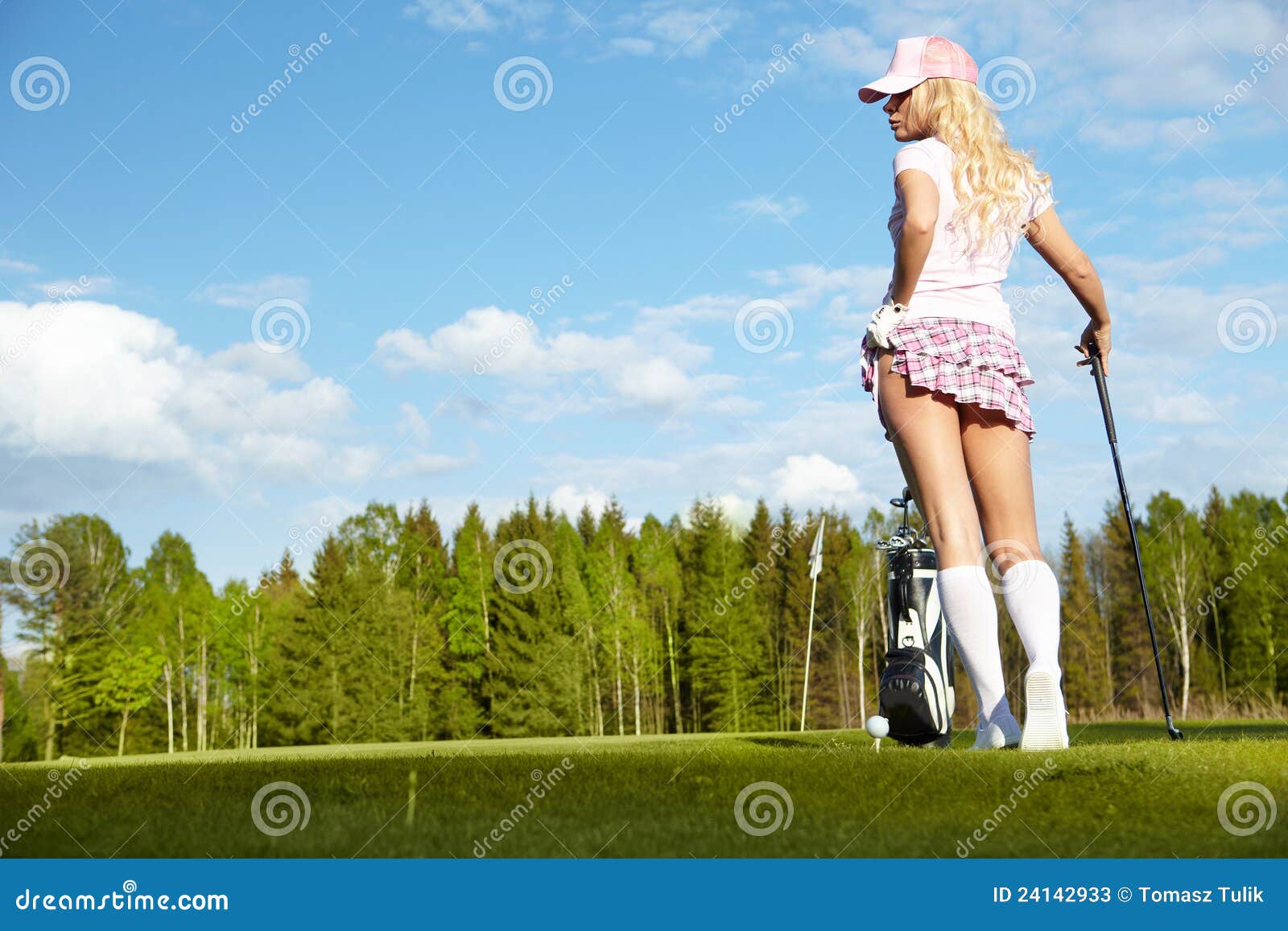 woman-golf-equipment-24142933.jpg