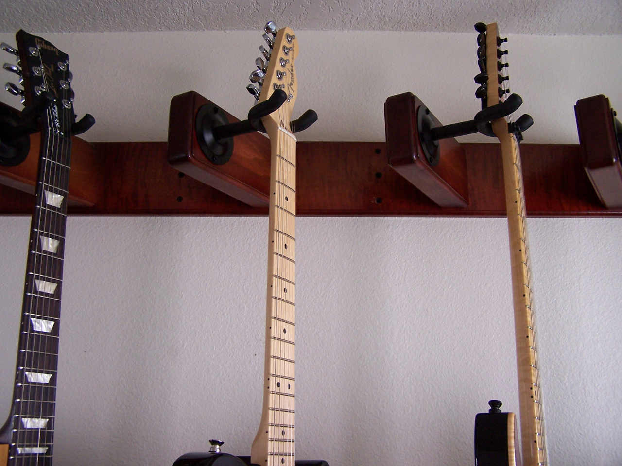 GuitarRackInstalled3.jpg