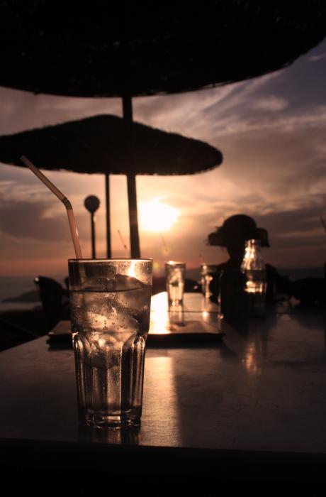 drinks-at-sunset-yoan-yun.jpg