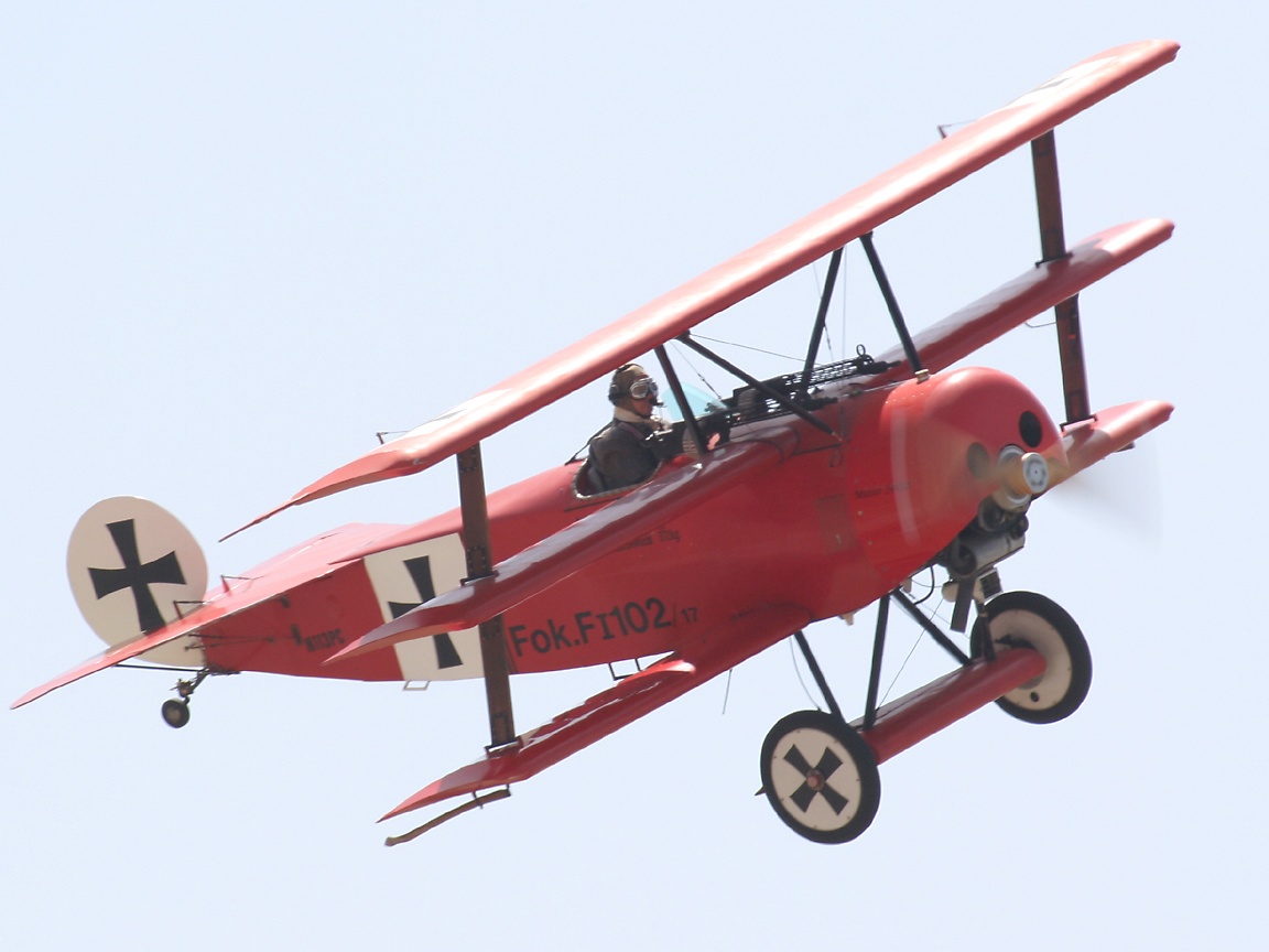 FokkerTriplane2oClock.jpg