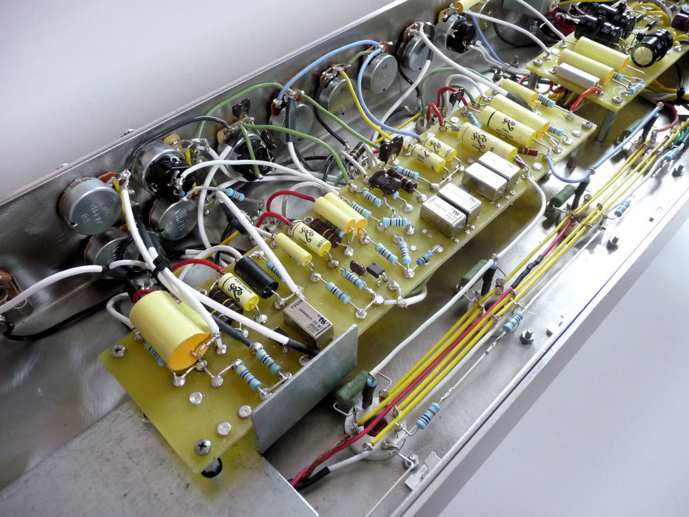 nighthawk_inside_3_1000.JPG