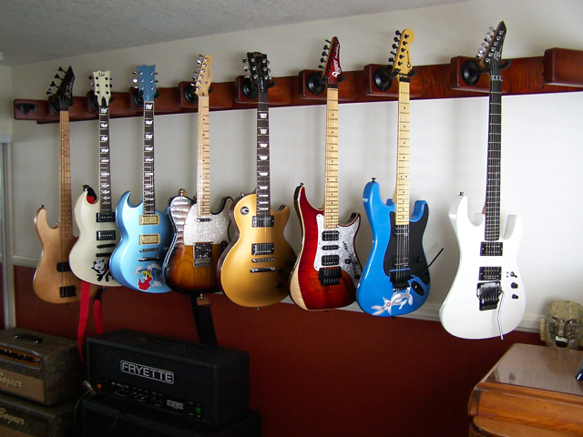 savage-guitar-hangar.jpg