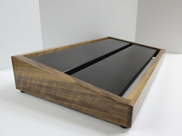 figured-walnut-pedalboard-5.jpg