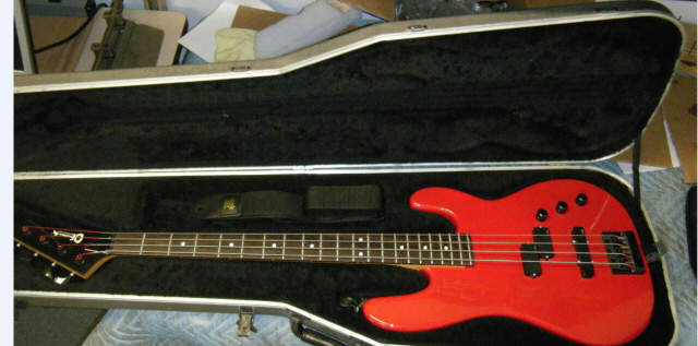 red_charvel_bass_2.jpg