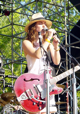 20070424215353!LeslieFeist.jpg