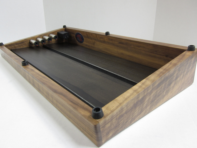 figured-walnut-pedalboard-6.jpg