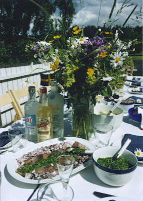midsommar-tisch.jpg